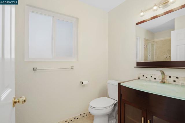 7540 Canyon Meadow Cir, Pleasanton CA: https://media.crmls.org/mediaz/00c5ff13-82f3-4384-ba4a-e582f88a947c.jpg
