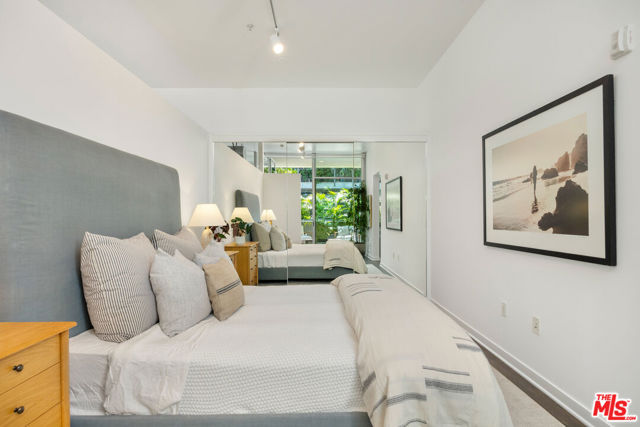 4080 Glencoe Avenue, Marina del Rey CA: https://media.crmls.org/mediaz/00c6119b-ad09-4063-8fae-743b5d3e4e71.jpg