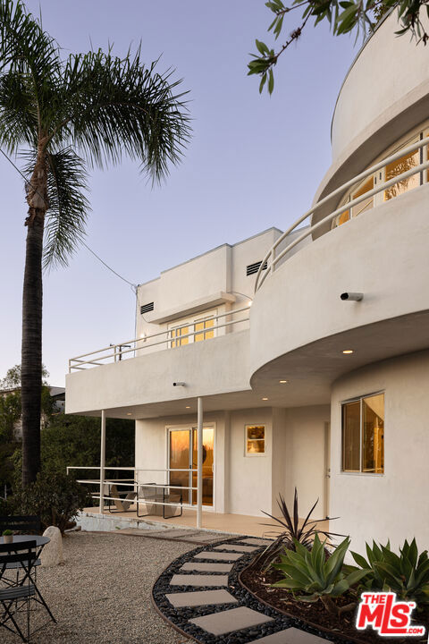 1333 E Palmer Avenue, Glendale CA: https://media.crmls.org/mediaz/00c634ed-4ce5-4ea3-a750-7b9540ec9253.jpg