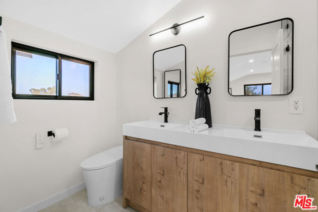 5132 Escobedo Drive, Woodland Hills CA: https://media.crmls.org/mediaz/00c6661a-ef8a-451c-80ac-d270923fa1df.jpg