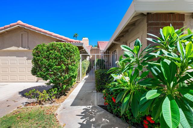 4 Maximo Way, Palm Desert CA: https://media.crmls.org/mediaz/00c66a39-c935-4a4b-9209-d522be8d3765.jpg