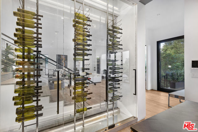 727 N Beverly Glen Boulevard, Los Angeles CA: https://media.crmls.org/mediaz/00c6a8b8-49c2-4118-9f83-d5dedd83852b.jpg