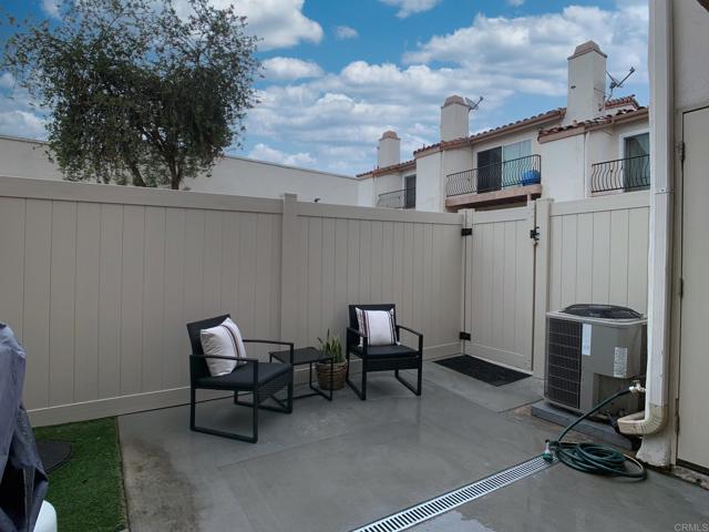 Detail Gallery Image 8 of 39 For 9230 Carlton Oaks Dr, Santee,  CA 92071 - 2 Beds | 1/1 Baths