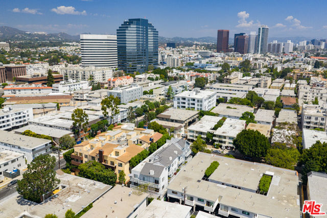 1315 S Carmelina Avenue, Los Angeles CA: https://media.crmls.org/mediaz/00c727bf-e5ad-4881-b82e-bb3e622f57d1.jpg