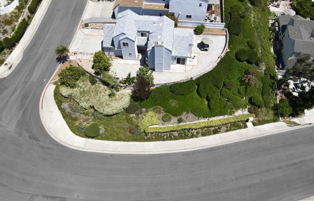 4503 Carnaby, Carlsbad CA: https://media.crmls.org/mediaz/00c73c04-38cb-4c12-8520-2efeaee8fbf7.jpg