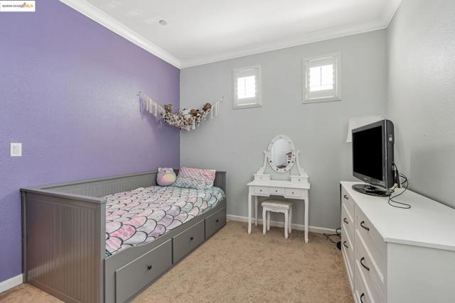 877 Boone Dr, Brentwood CA: https://media.crmls.org/mediaz/00c7627a-bb3c-4ef4-8c62-9cc6181fd917.jpg