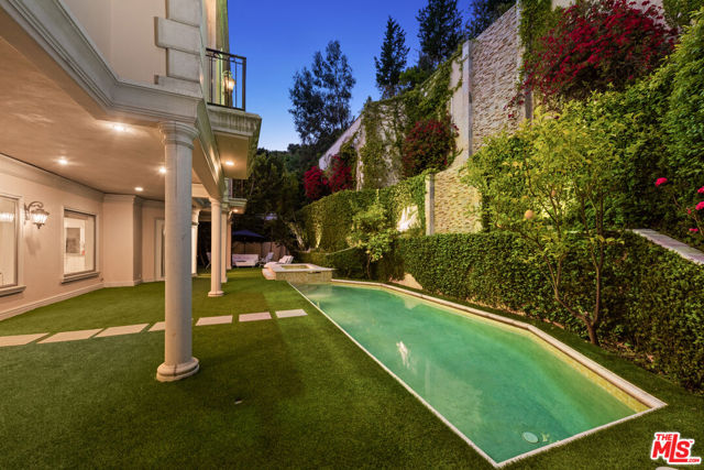 1455 Robmar Drive, Beverly Hills CA: https://media.crmls.org/mediaz/00c76eb9-fc9f-4d86-94be-8ba12773cc35.jpg