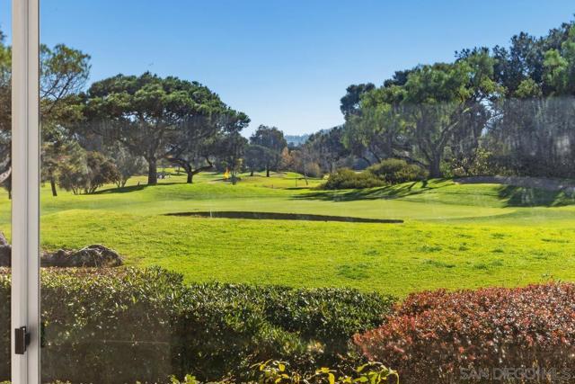 12039 Caminito Cadena, San Diego CA: https://media.crmls.org/mediaz/00c7867b-bcd9-48b0-9002-564a80bdba52.jpg