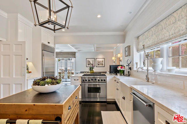10428 Wyton Drive, Los Angeles CA: https://media.crmls.org/mediaz/00c7c1ec-c45d-4479-a237-992e2c9f8d09.jpg