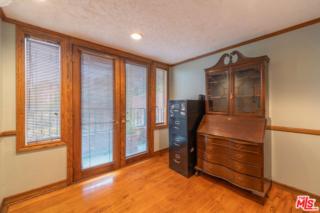 1242 Angelo Drive, Beverly Hills CA: https://media.crmls.org/mediaz/00c822e9-9de3-4474-8d96-40aff0a2267d.jpg
