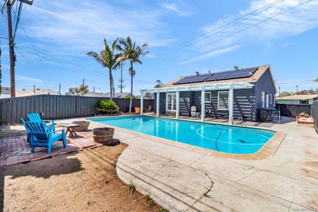 3921 Juniper St, San Diego CA: https://media.crmls.org/mediaz/00c84bc2-80d6-475e-9626-5a3b1bc9572d.jpg