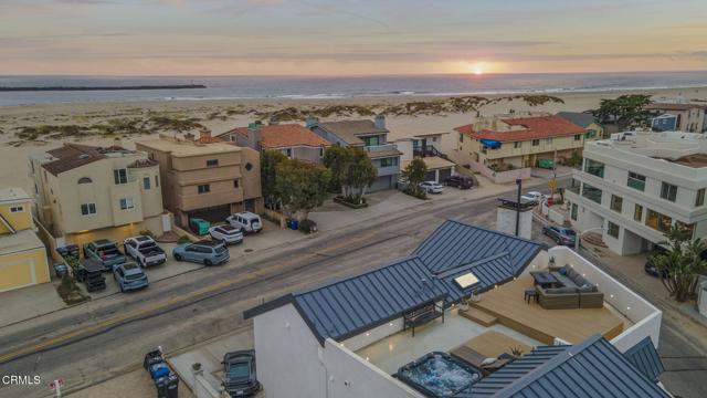 3256 Ocean Drive, Oxnard CA: https://media.crmls.org/mediaz/00c8509a-d2c8-479f-b74a-e8ed60ef43b1.jpg