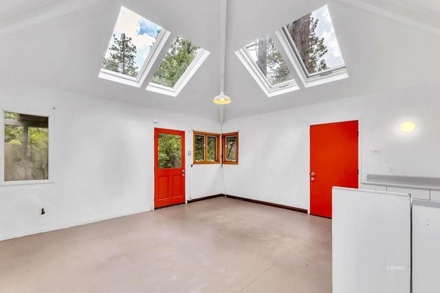 33 Loads of light and skylights