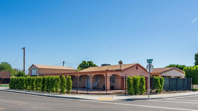 87329 Main St Street, Thermal CA: https://media.crmls.org/mediaz/00c93753-49e1-4f8a-b3db-39447d8dc7dc.jpg