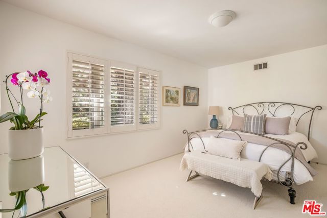 3276 Mandeville Canyon Road, Los Angeles CA: https://media.crmls.org/mediaz/00c939c4-4eb6-4823-a054-77876dc7b250.jpg