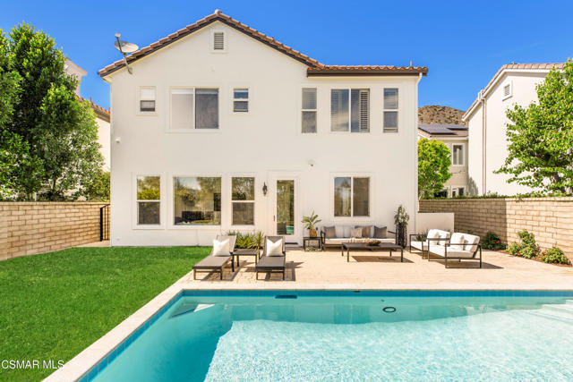 6072 Mandeville Place, Oak Park CA: https://media.crmls.org/mediaz/00c9412d-18cb-4913-abc9-d7f252197bb0.jpg
