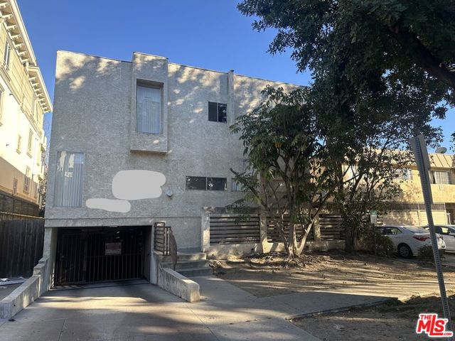 4248 Whitsett Avenue, Studio City CA: https://media.crmls.org/mediaz/00ca488b-48a7-44ee-ab7c-61a5bbfb20b9.jpg