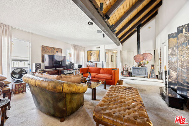 10396 Almayo Avenue, Los Angeles CA: https://media.crmls.org/mediaz/00caaa6c-4179-42a8-a829-01152073718e.jpg