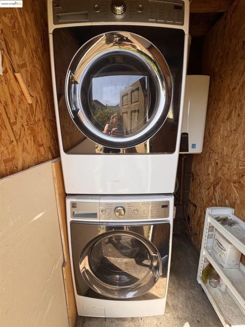 1047 59th Street, Oakland CA: https://media.crmls.org/mediaz/00cac74f-667f-411d-8326-936653179be7.jpg