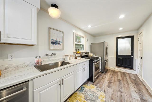 799 Grace Street, Monterey CA: https://media.crmls.org/mediaz/00cb50e7-52c6-44a2-a6df-9a62ddcec38c.jpg