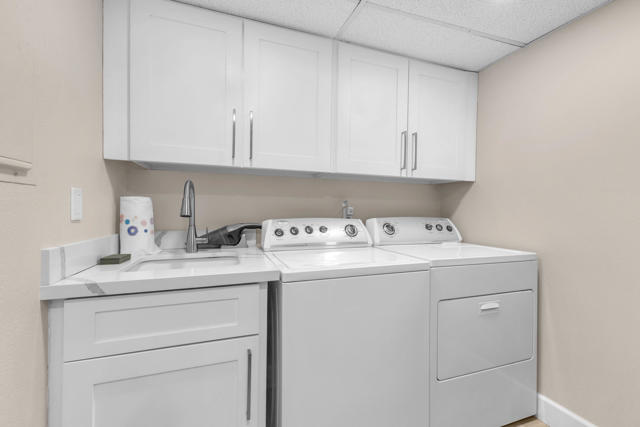 910 Island Drive, Rancho Mirage CA: https://media.crmls.org/mediaz/00cc18fa-1ce4-405b-9989-a807358a31ab.jpg
