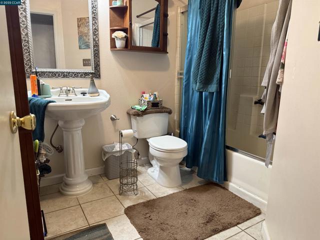 2306 River Ct, Delano CA: https://media.crmls.org/mediaz/00cc46c7-0fd4-4b7a-a12e-abf68eb93901.jpg