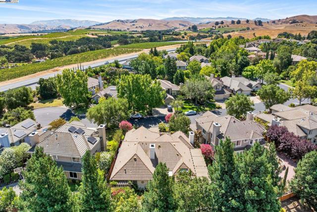 444 Cabonia Ct, Pleasanton CA: https://media.crmls.org/mediaz/00ccd1ef-7cc2-434f-9d57-014f08701a1a.jpg