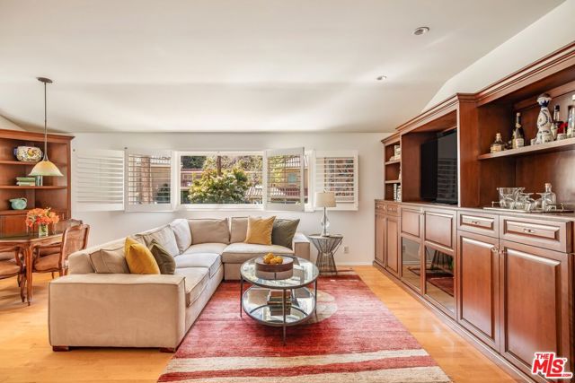 3276 Mandeville Canyon Road, Los Angeles CA: https://media.crmls.org/mediaz/00ccdae7-c02d-4565-8d3a-0589557b0932.jpg