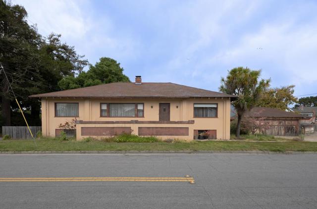 4705 Crystal Street, Capitola CA: https://media.crmls.org/mediaz/00ccecf5-afea-4874-8892-6fe327fbd42e.jpg