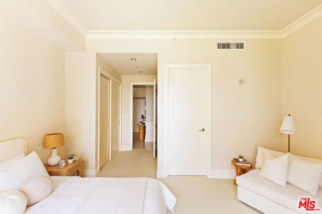10727 Wilshire Boulevard, Los Angeles CA: https://media.crmls.org/mediaz/00cdce7f-fdff-4865-89c6-c813017de11a.jpg