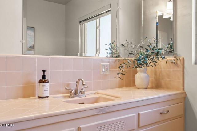 Image 23 of 46 For 410 Palomares Avenue