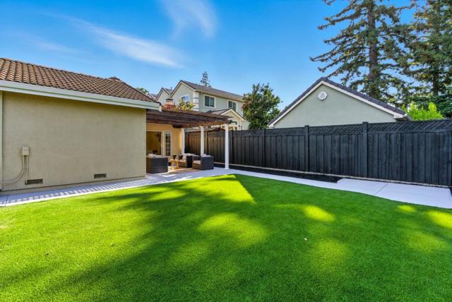 2188 Yorkshire Way, Mountain View CA: https://media.crmls.org/mediaz/00cf633a-e2c5-40b3-b37f-f437e40d6800.jpg