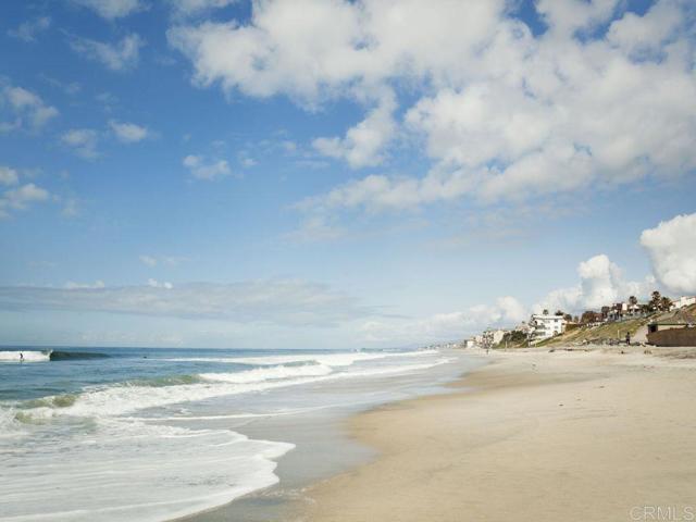 6508 Friendly Place, Carlsbad CA: https://media.crmls.org/mediaz/00cfb192-9352-4099-bebe-dfa445851000.jpg