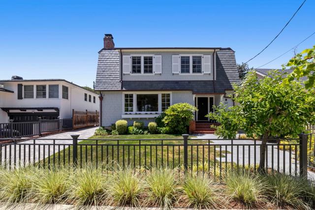 827 Walnut Avenue, Burlingame CA: https://media.crmls.org/mediaz/00cfcd0f-e0af-48bb-82a0-5640a6f9fc1e.jpg