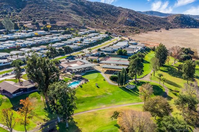 4650 Dulin Rd, Fallbrook CA: https://media.crmls.org/mediaz/00d01f50-e5ce-4b92-826f-b55837cc86eb.jpg