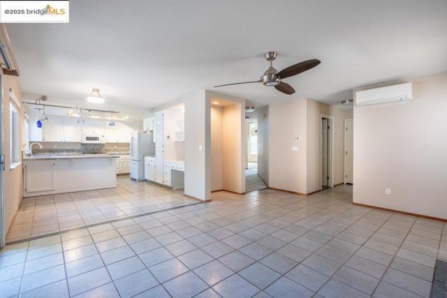 1003 Linda Vista Way, Rio Vista CA: https://media.crmls.org/mediaz/00d02f30-df10-43e1-a4c3-2e52000472c4.jpg