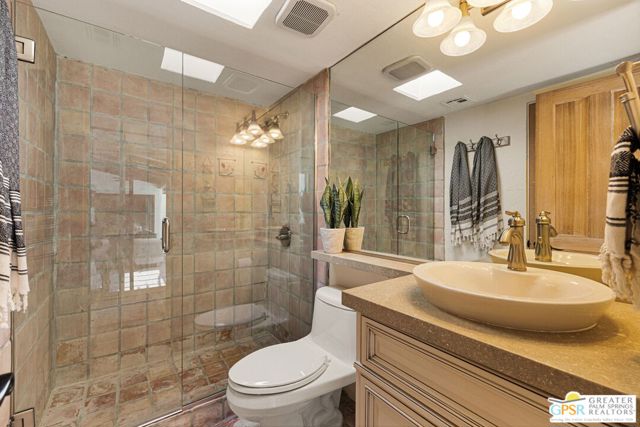370 W Crestview Drive, Palm Springs, CA 92264