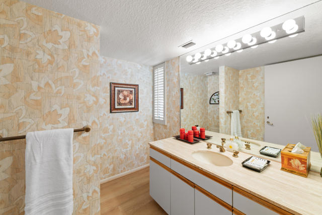 212 S Kavenish Drive, Rancho Mirage CA: https://media.crmls.org/mediaz/00d0bd53-2605-4d12-bbfa-b6b9f35f3bb8.jpg