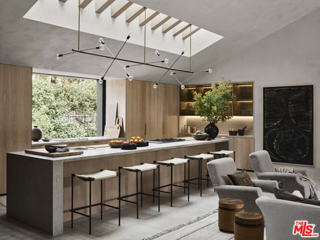 6153 Bonsall Drive, Malibu CA: https://media.crmls.org/mediaz/00d0be8f-90e3-416c-bea5-1dcc322852c0.jpg
