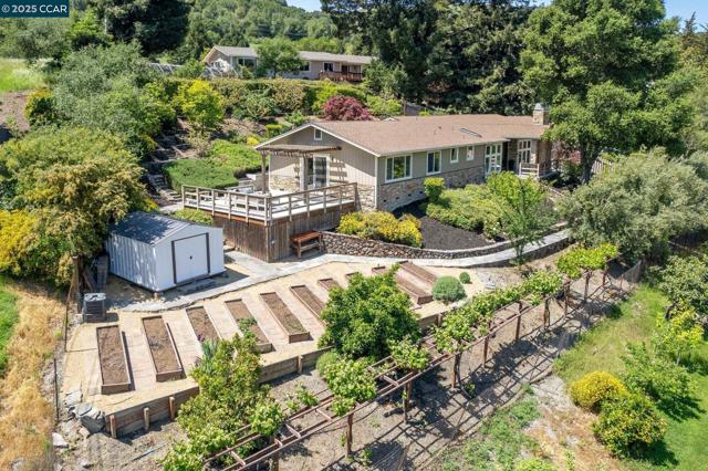 70 Lost Valley Dr, Orinda CA: https://media.crmls.org/mediaz/00d0eaea-0164-4807-b3b2-eacd54eefed0.jpg