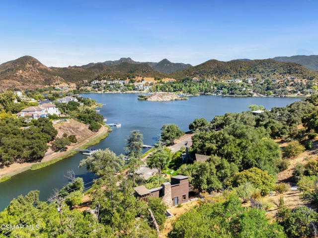 141 Lake Sherwood Drive, Lake Sherwood CA: https://media.crmls.org/mediaz/00d12ba4-451c-4330-86de-2d8cf0b44f70.jpg