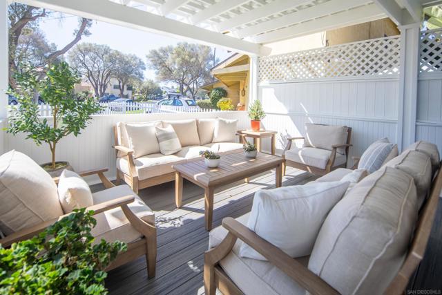 950 Olive Ave, Coronado CA: https://media.crmls.org/mediaz/00d1cbf0-df50-4d15-8e9e-b897978aa70d.jpg