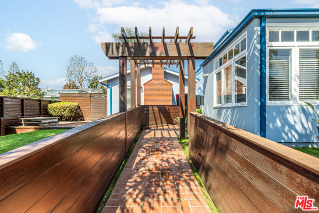 653 Marine Street photo 5