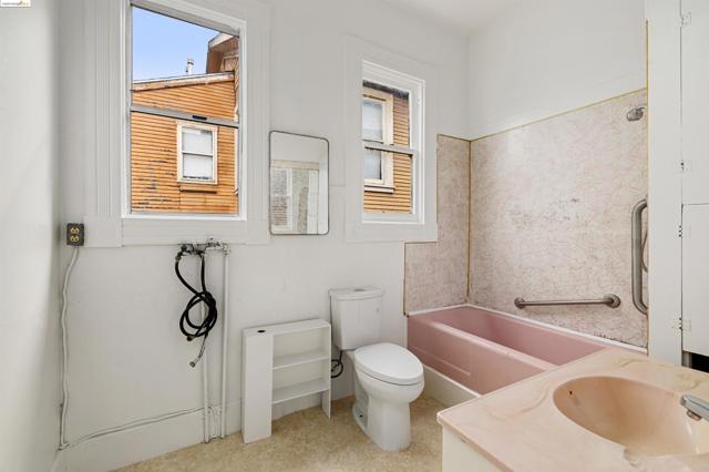 Image 21 of 42 For 2113 6th St  