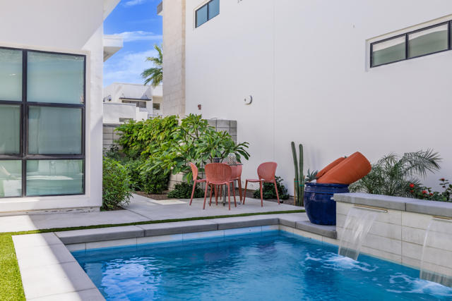 151 Holliday Way, Palm Springs CA: https://media.crmls.org/mediaz/00d2cfe9-70d3-4d45-97c2-f92a9c0eb21c.jpg