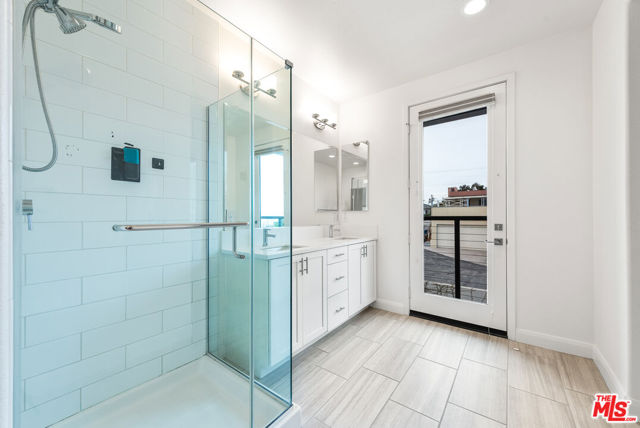 516 E Imperial Avenue, El Segundo CA: https://media.crmls.org/mediaz/00d2e37a-d580-4a17-8509-48b4b53c9287.jpg