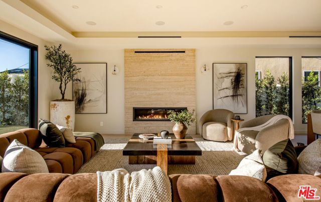 12806 Admiral Avenue, Los Angeles CA: https://media.crmls.org/mediaz/00d32f91-2bc7-4f68-99df-93946105c83e.jpg