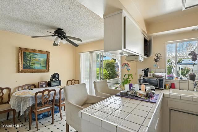 2049 Stanford Drive, Simi Valley CA: https://media.crmls.org/mediaz/00d33b13-0416-462d-a064-6e6b43923033.jpg