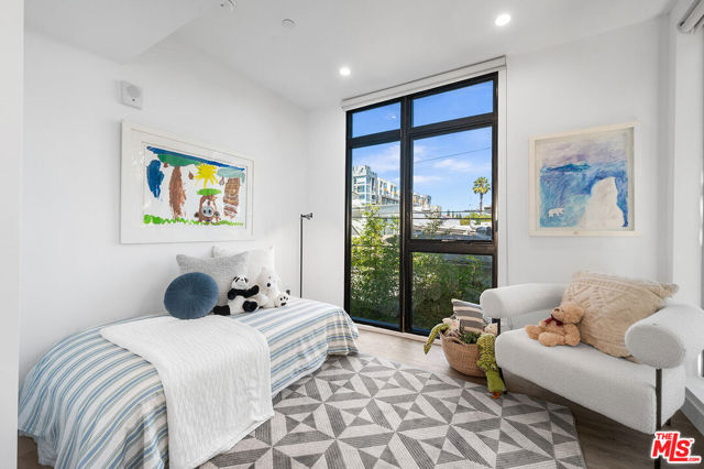1016 N Martel Avenue, West Hollywood CA: https://media.crmls.org/mediaz/00d34a27-8af5-4f13-bfee-a5c26db0ddda.jpg