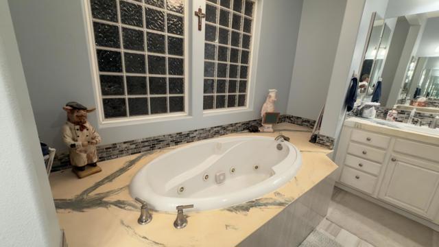 49578 Colorado Street, Indio CA: https://media.crmls.org/mediaz/00d3b52a-0768-40c1-b148-01d2d554589f.jpg